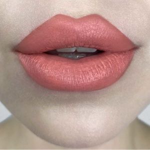 🌟 3/$30 Muñeca - Kat Von D Studded Kiss NWOB